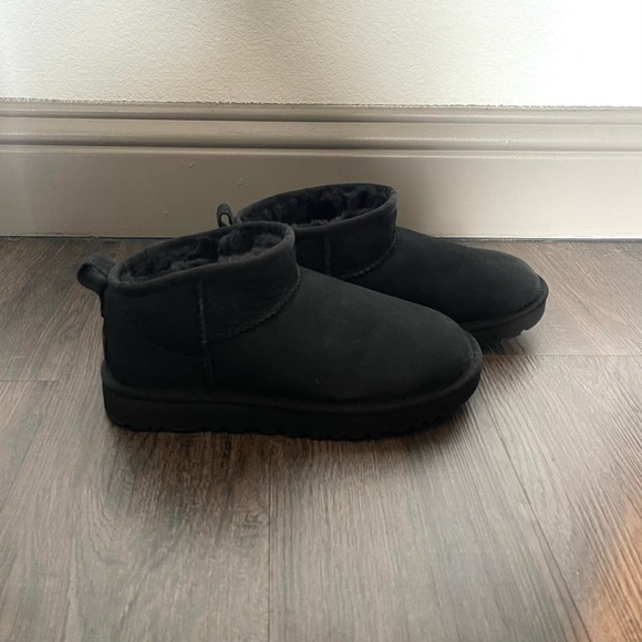 UGG Classic Ultra Mini Boot - Picture 2 of 8